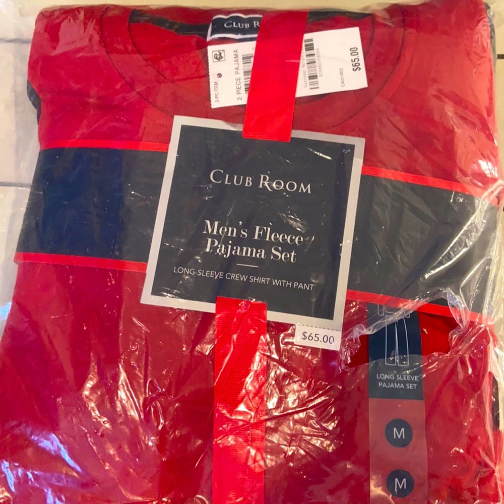 🎉🙌🏻NEW WITH TAGS AND IN PACKAGE Men’s fleece PJamma set  long sleeve